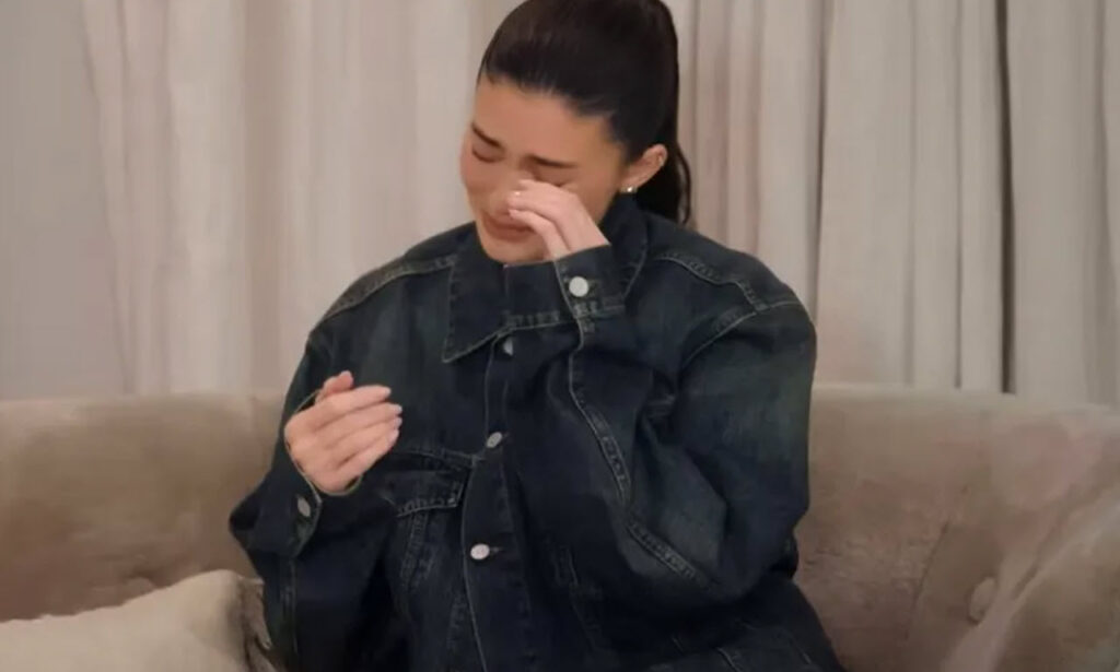 Kylie Jenner Breaks Down As Trolls Attack Her Looks