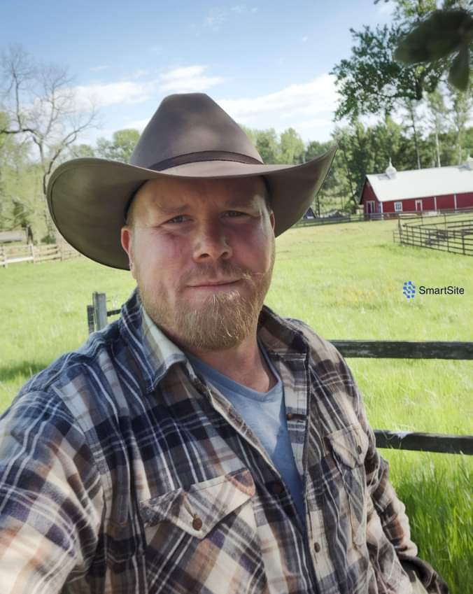 Man Buys Abandoned Farm for Last $1K, Dollars Fall on His Head as He Checks Attic