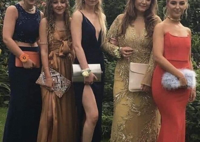 Five girls pose for prom photo – Later it goes viral due to little hidden detail