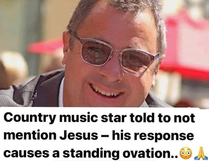 Country music star told to not mention Jesus – his response causes a standing ovation –